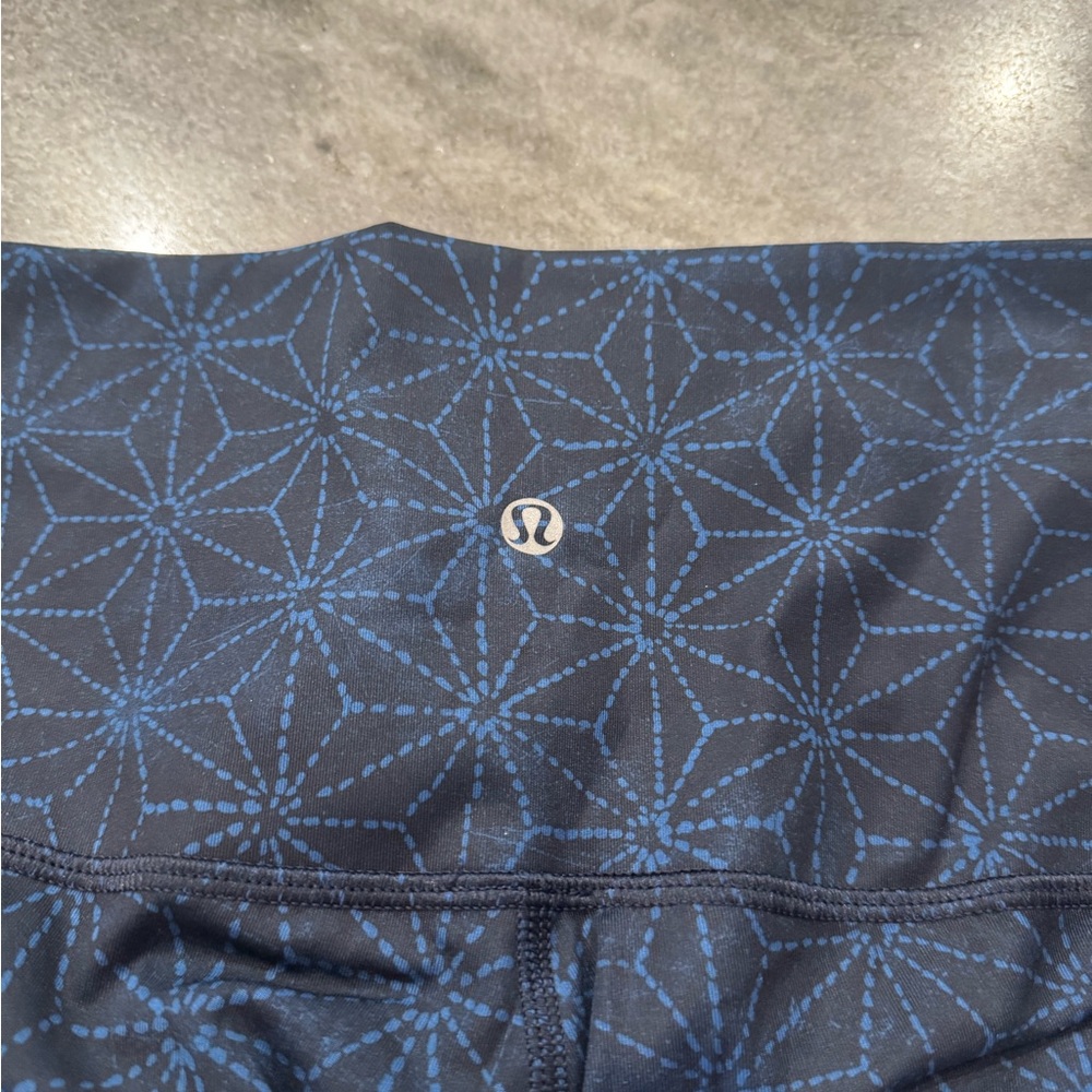 Lululemon Wunder Under full-on luxstreme size 6. - Picture 4 of 6